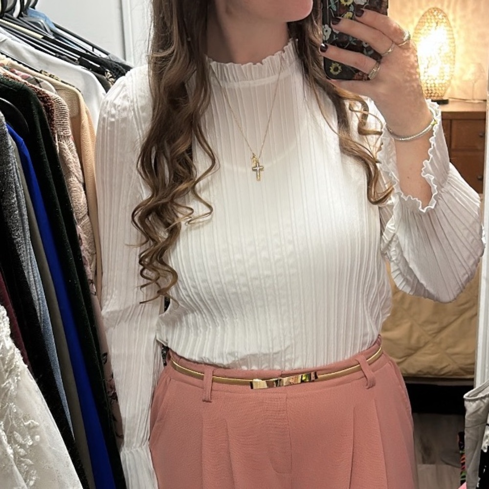 White striped blouse, puff sleeves